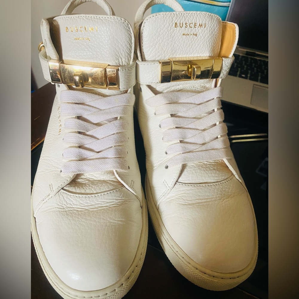 Stylish Cream Leather Sneakers with Gold Accents